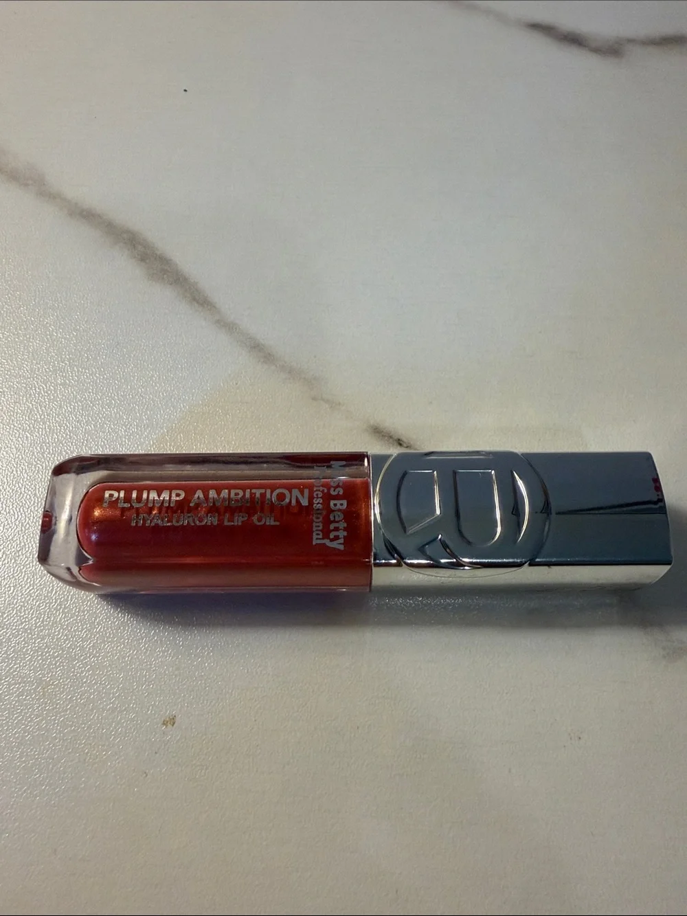 Miss Betty Plump Ambition Hyaluronic Lip Oil — Coral